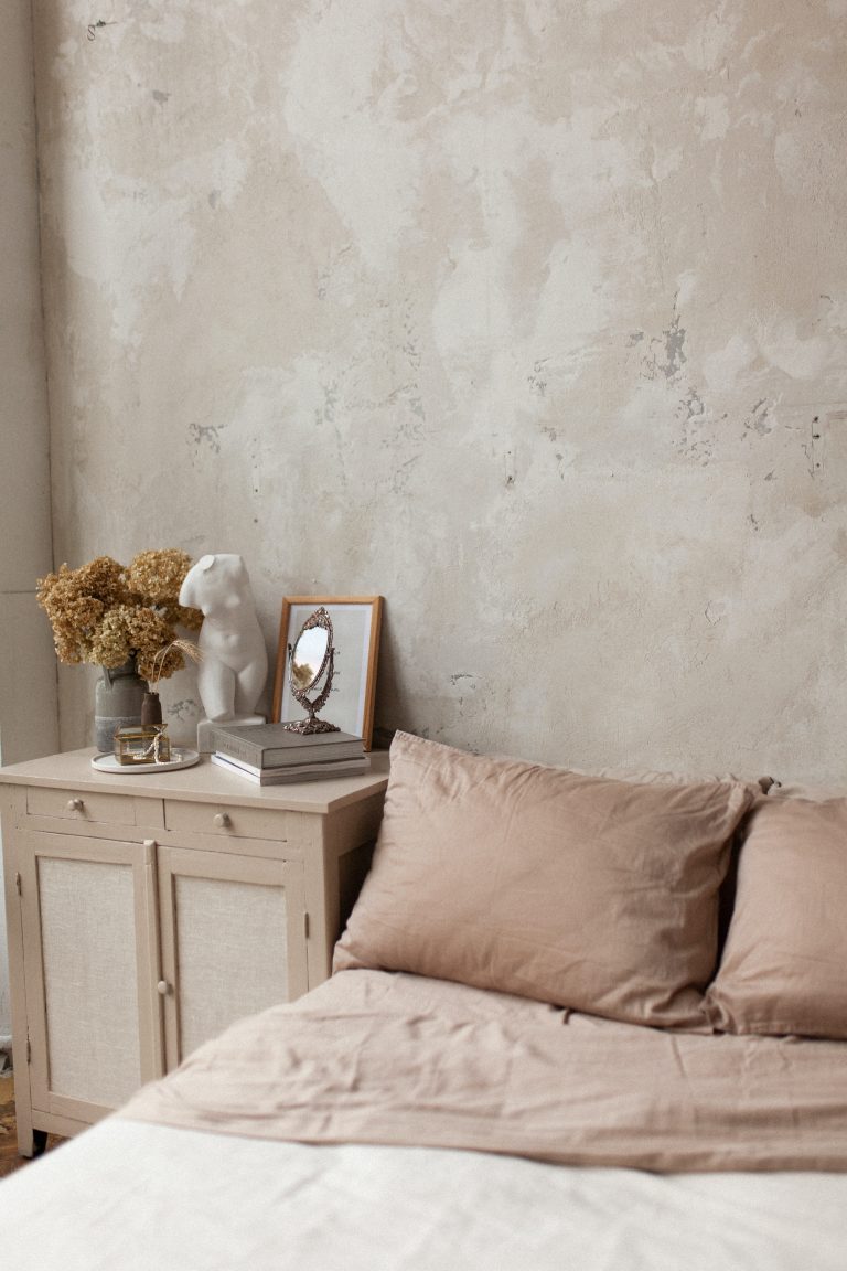 6 Bedroom Things To Change To Get An Amazing Night Sleep: Sleep is an important part of life and your day to day. Your bedroom plays an important part of getting a better sleep. There are some things in your bedroom you can change which will improve your sleep. Here are some calming bedroom ideas which includes cosmetics and night time habits when getting ready to settle down. @chloedominik #calmingbedroomideas #calmingbedroomdecor #sleeproutine #bedroomsleepbetter #bedroomideasforbettersleep