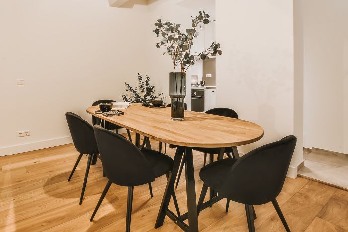oval-shaped-dining-table-title